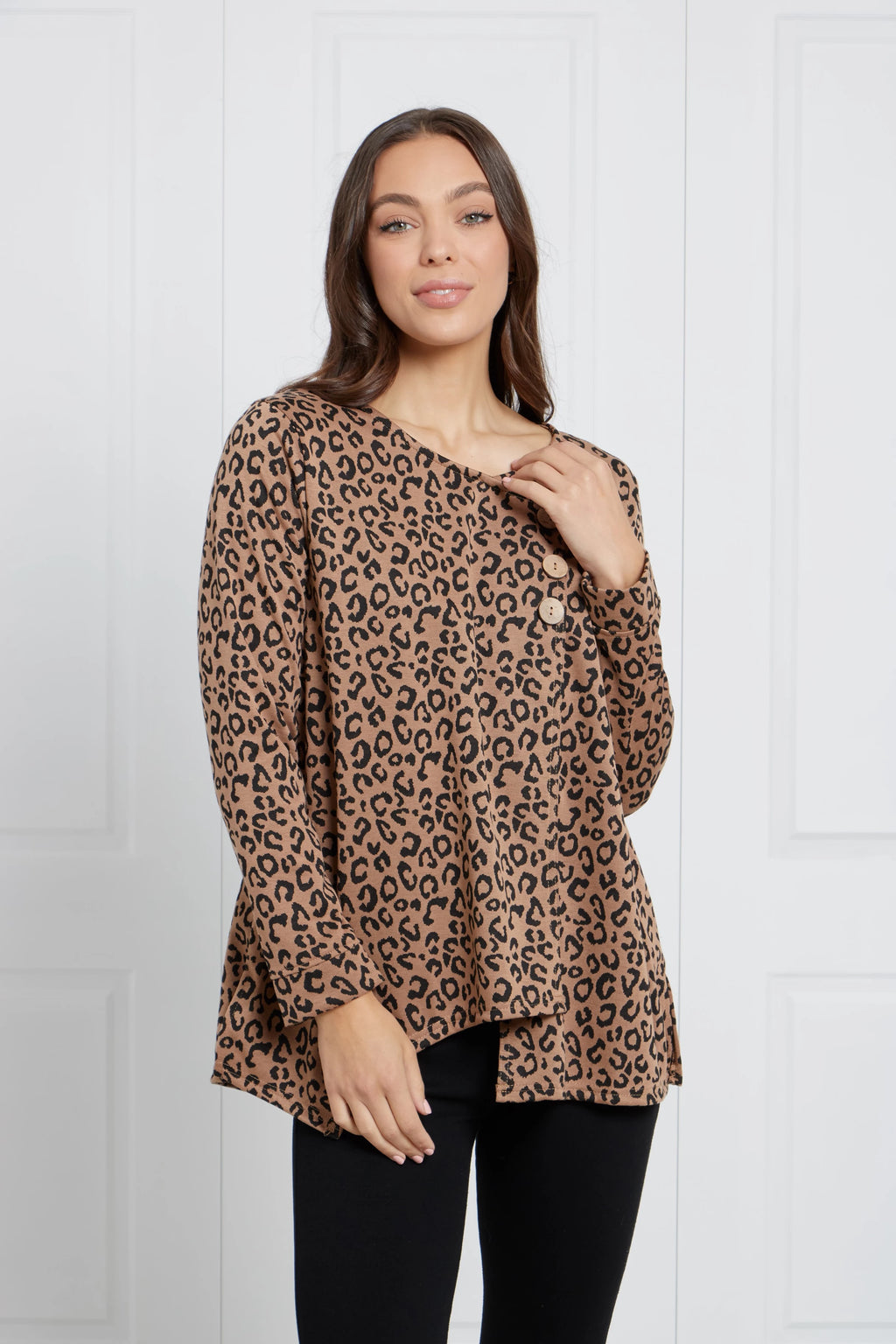 ANIMAL PRINT BUTON DETAIL TOP