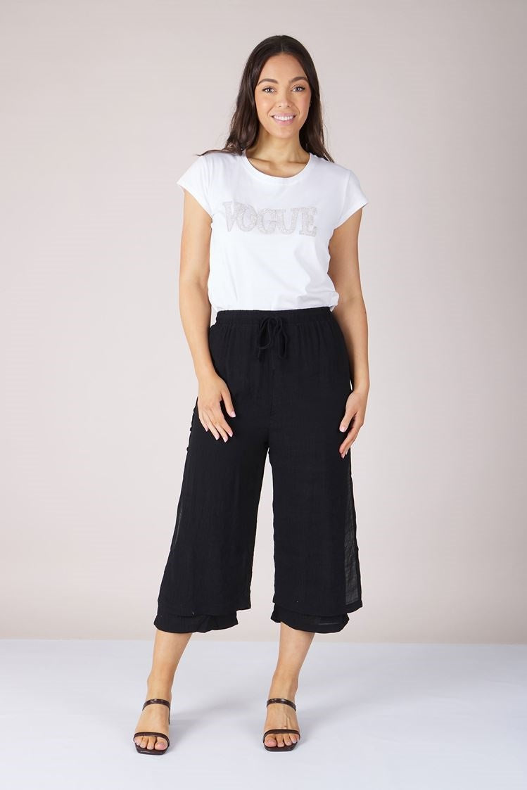 BUTTON DETAIL CAPRI PANTS