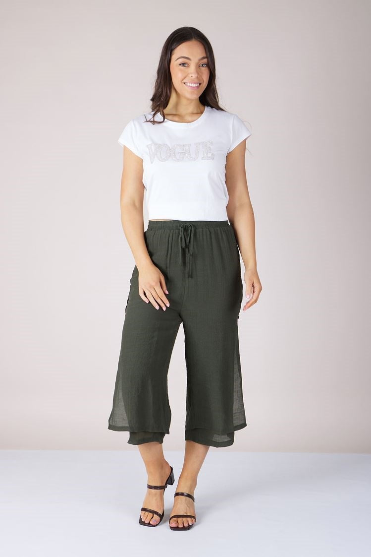 BUTTON DETAIL CAPRI PANTS