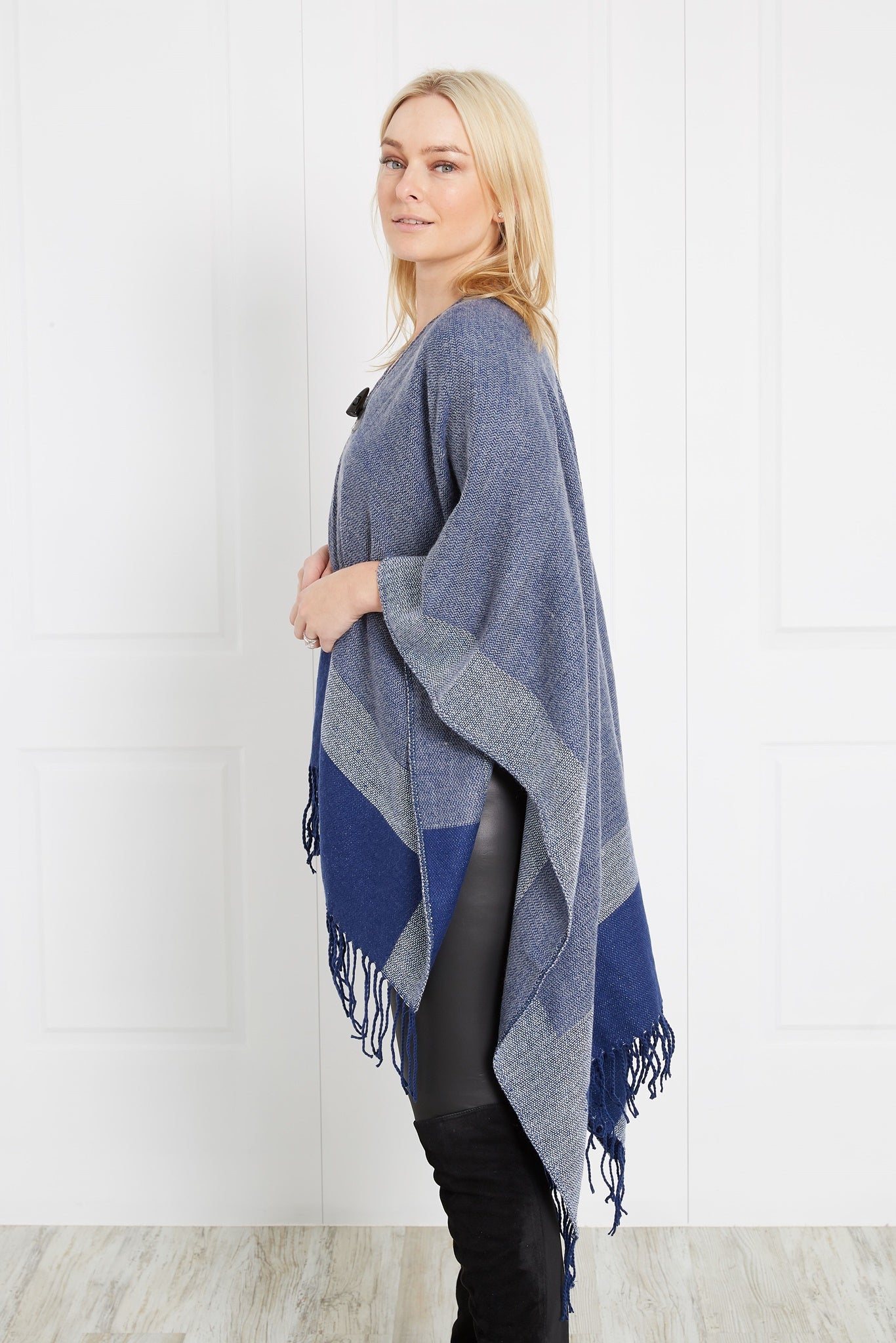 FRINGE PONCHO