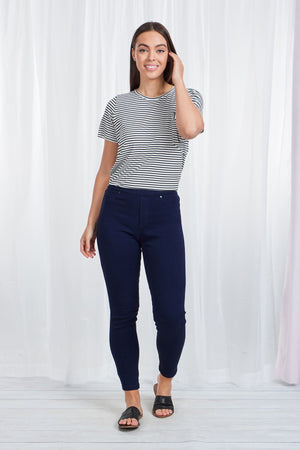 Elastic Waisted Slim Leg Stretch Jeans