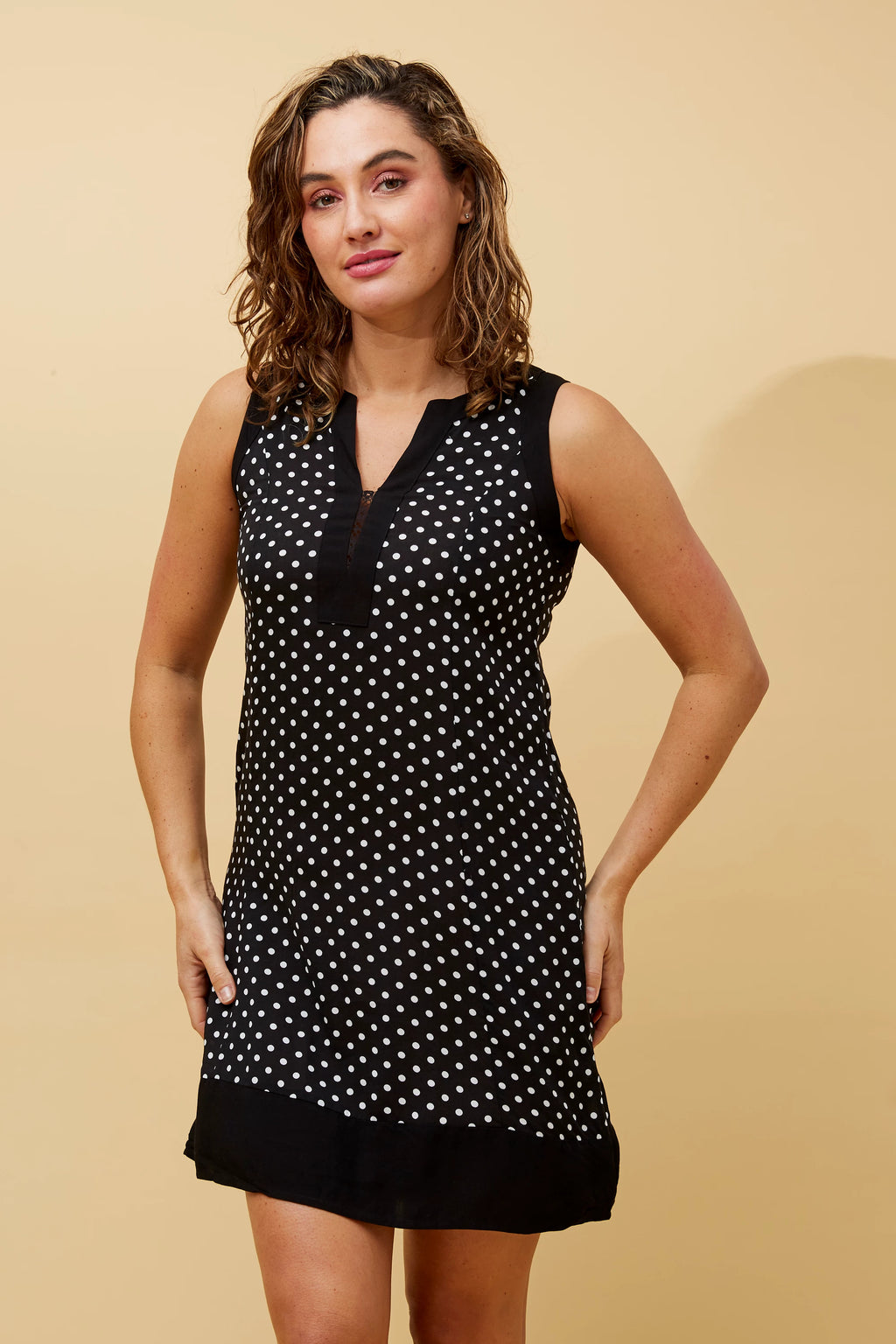 SLEEVELESS POLKA DOT SHIFT DRESS